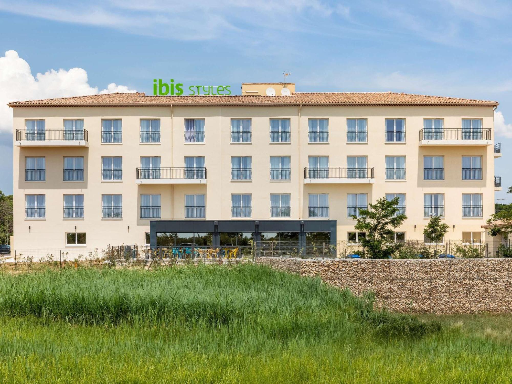 Ibis Styles Miramas Exterior foto